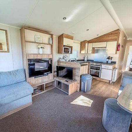 8 Berth Caravan For Hire At St Osyth Beach Ref 28047R Clacton-on-Sea Exterior photo