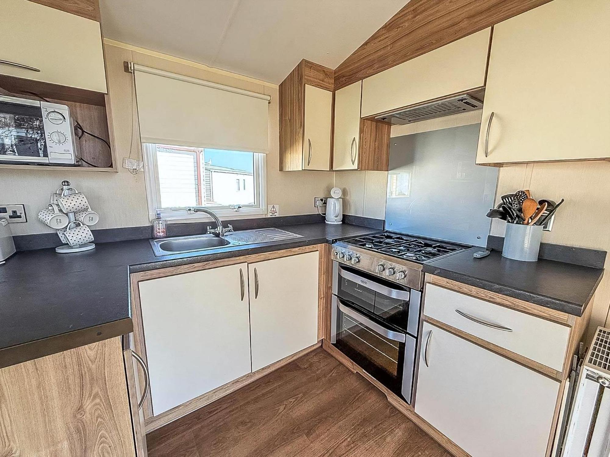 8 Berth Caravan For Hire At St Osyth Beach Ref 28047R Clacton-on-Sea Exterior photo